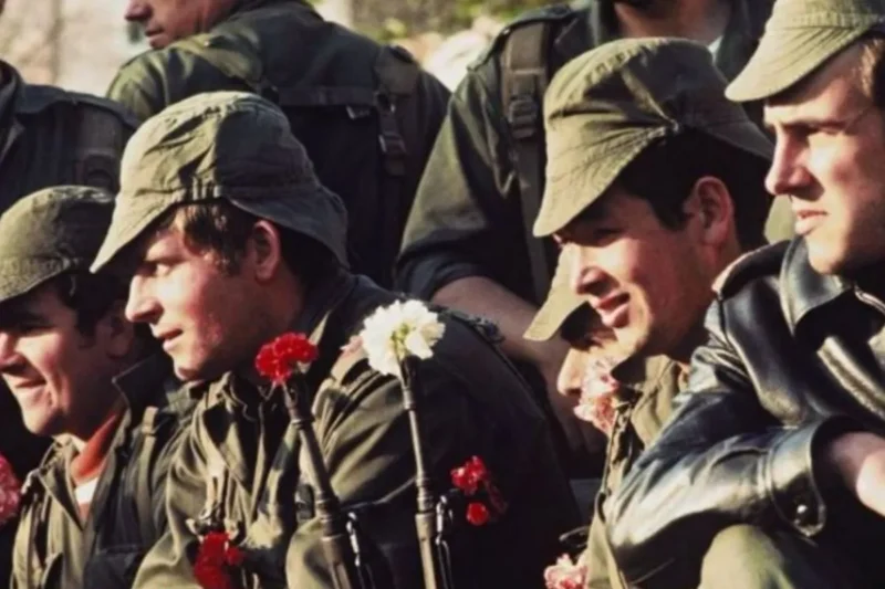 A Revolução dos Cravos em Portugal (1974)