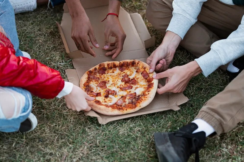 Uma Mordida na História: A Incrível Invenção da Pizza!