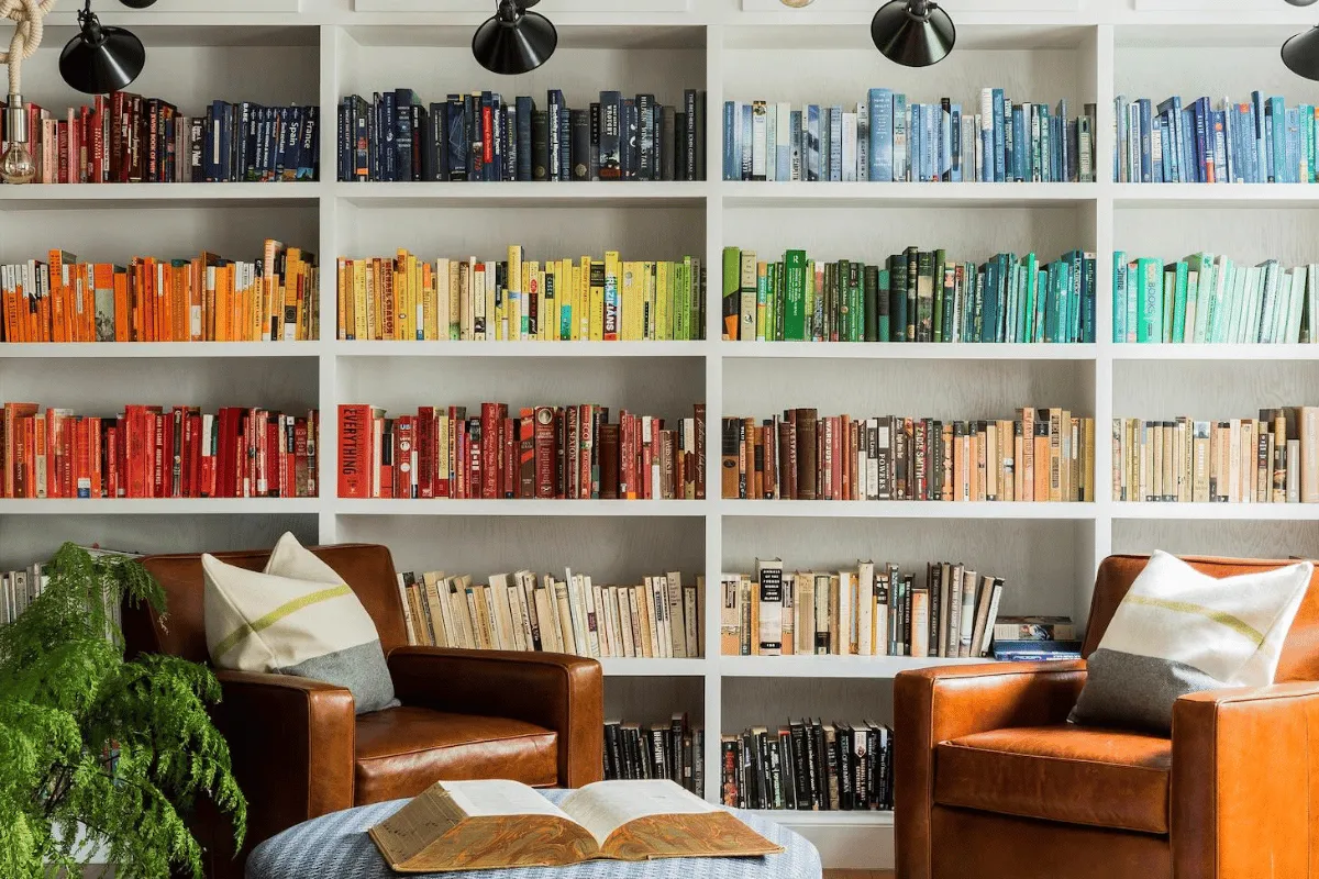 Sua Casa com Mais Alegria: Transforme seu Lar com a Magia da Decoração KonMari 2 Organização de livros por cores