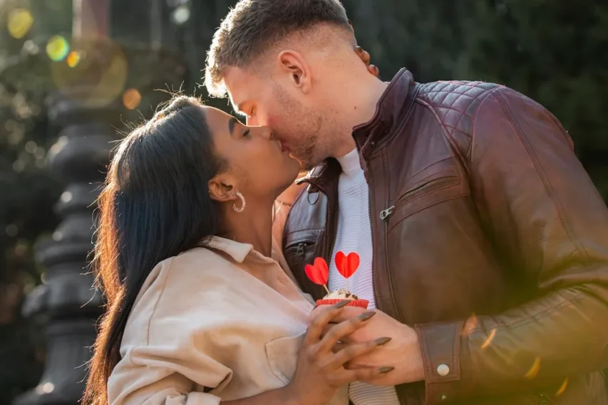 Ocitocina: O Hormônio do Amor e da Conexão que Fortalece Relacionamentos e Emoções 1