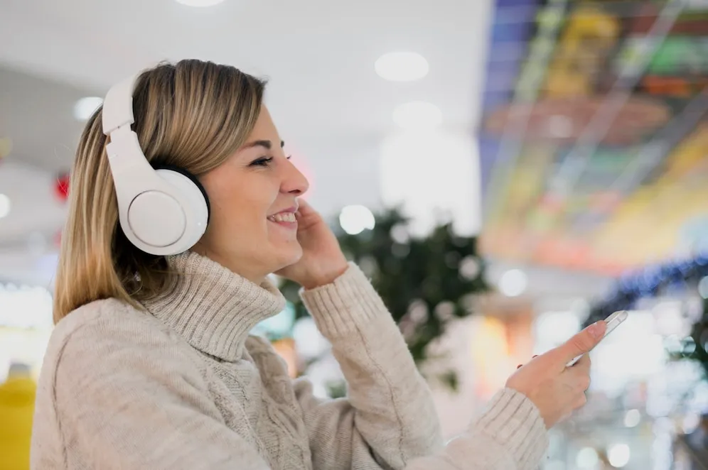 10 Segredos dos Supermercados Que Esvaziam Seu Bolso Sem Você Notar 4 fones no supermercado