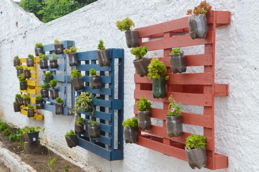 Jardim Vertical: Como Criar um Cantinho Verde em Casa Sem Gastar Muito 2 jardim no pallet